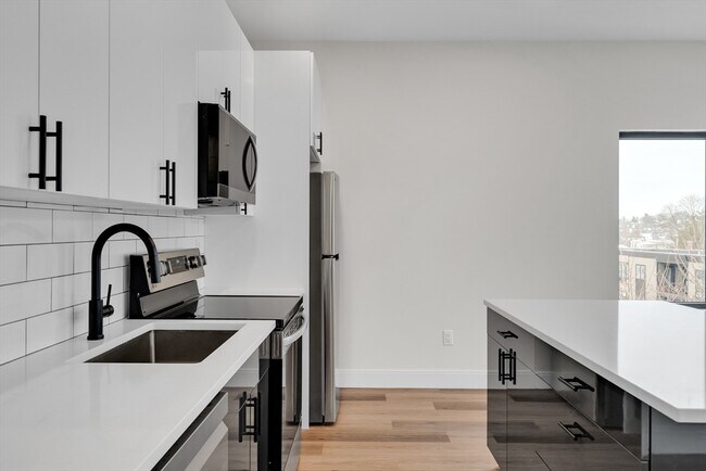 Photo - 63 Belgrade Ave Unidad 103