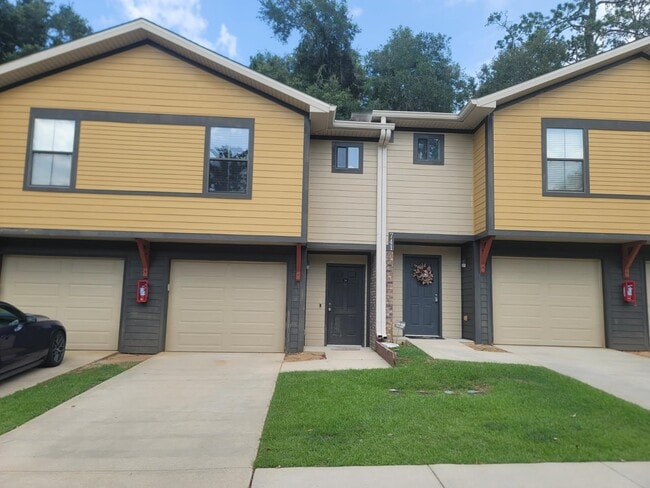 Building Photo - 741 White Dr