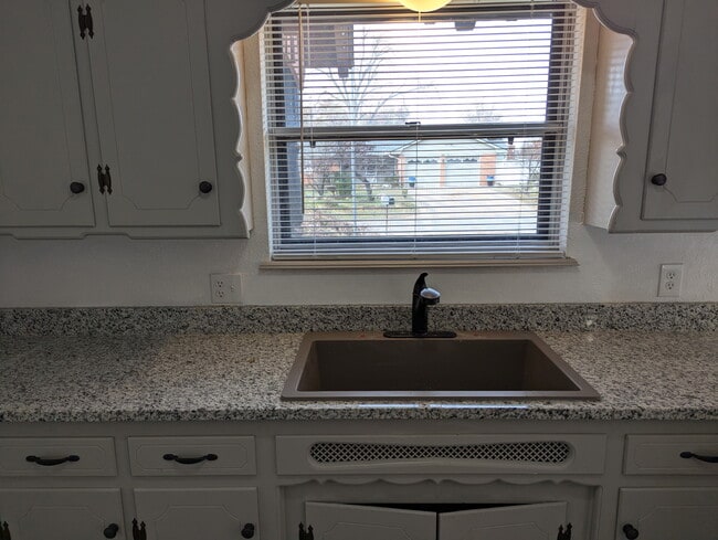 Photo - 1916 Graham Ave