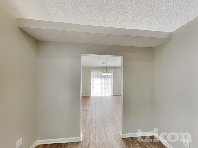 Photo - 721 Elderberry Ln