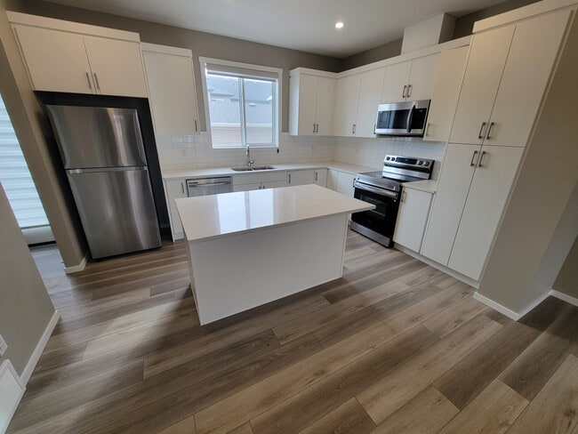 Photo - 20821-2019A 19A Ave NW