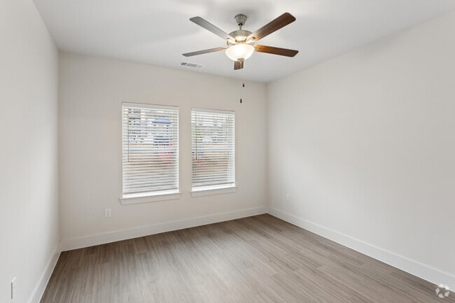 1BR, 1BA - 814SF - Bedroom