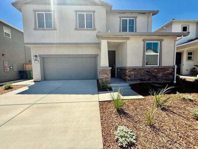 Building Photo - New home available now