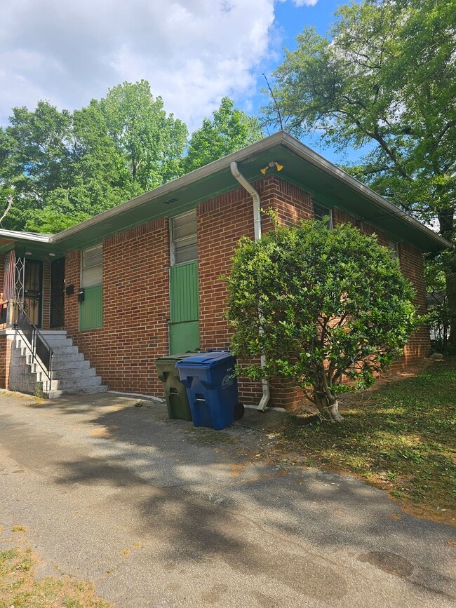 Building Photo - 245 Stafford St NW Unit B