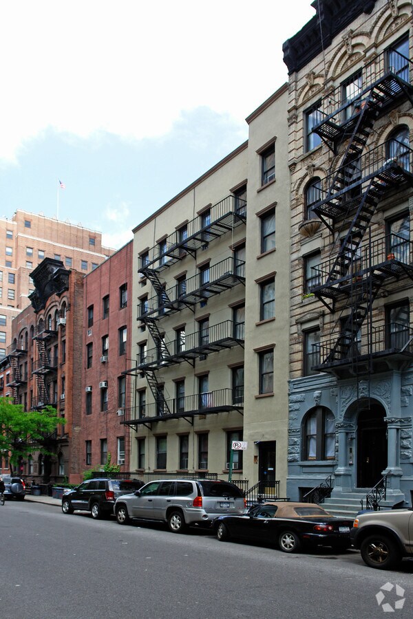 Photo - 247 W 15th St Apartments