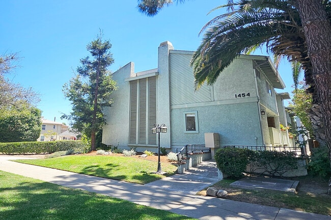 Building Photo - 1454 E Orange Grove Blvd Unit #1