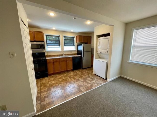 Photo - 122 W Lancaster Ave