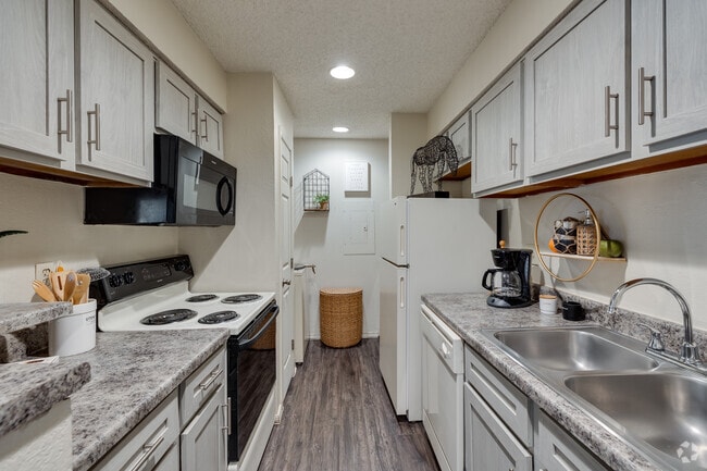 2BR, 2BA- 950SF - Kitchen