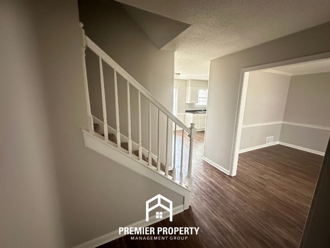 Photo - 6764 Henredon Dr