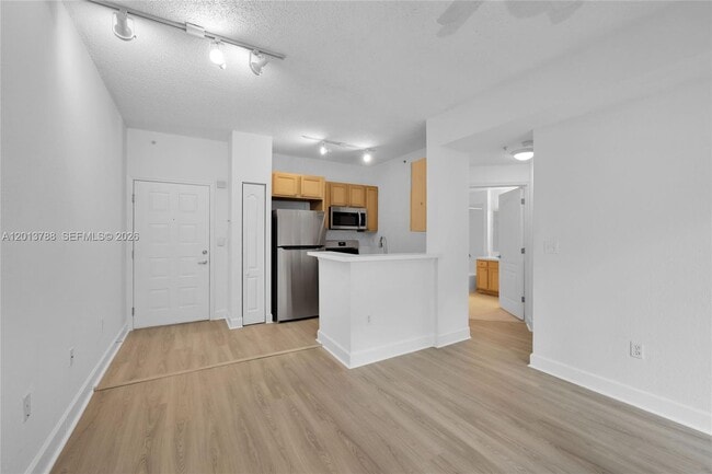 Photo - 6001 SW 70th St Unidad 208
