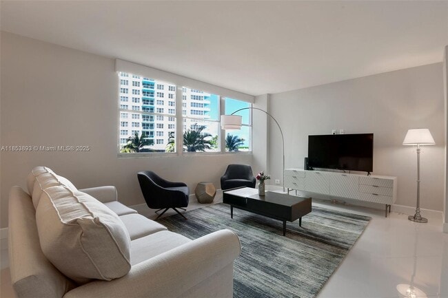 Building Photo - 5055 Collins Ave Unit 2A Rental