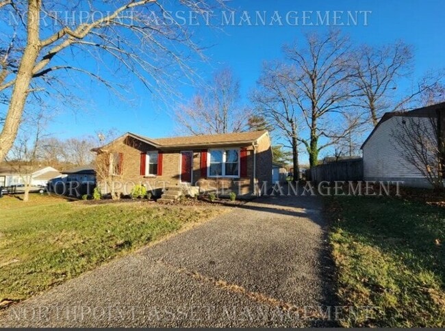 Building Photo - A cozy 3 bedroom, one bathroom house!