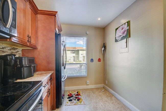 Photo - 799 Hill Dr