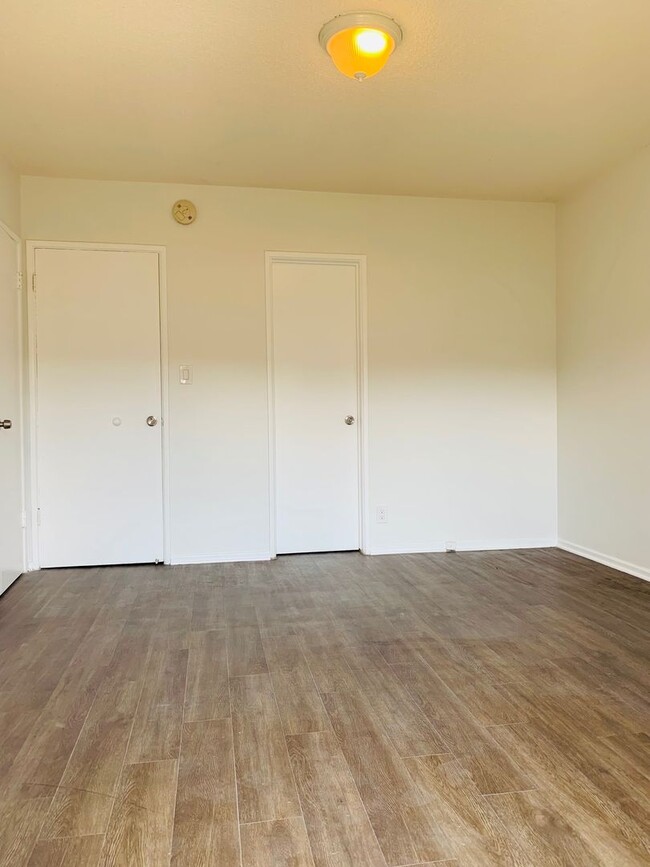 Photo - 917 Centinela Ave