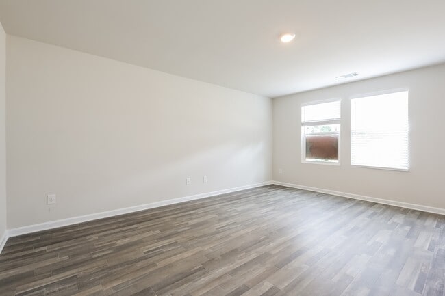 Photo - 161 Evvalane Dr