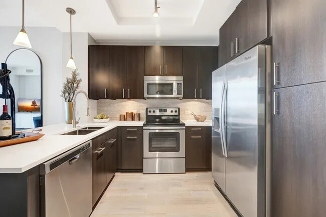 Photo - Galleria Luxury: Up to 4 Weeks Free + $500... Unit HPO1