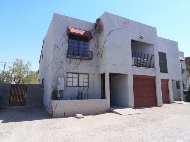 Building Photo - 2 story Condo with 2 bedrooms a loft and 2 1/2 baths