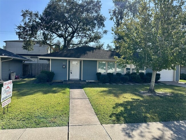 Photo - 5111 Maple St