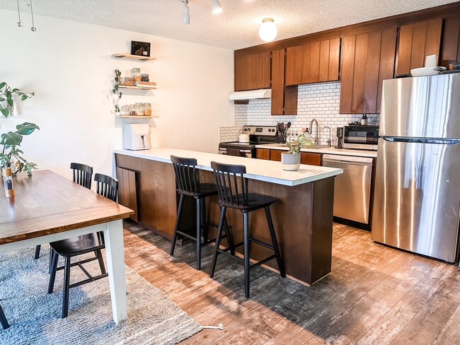Photo - 2741 Crystal Springs Rd W Unit 2741 left