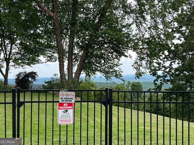 700 Old Lake Russell Rd
