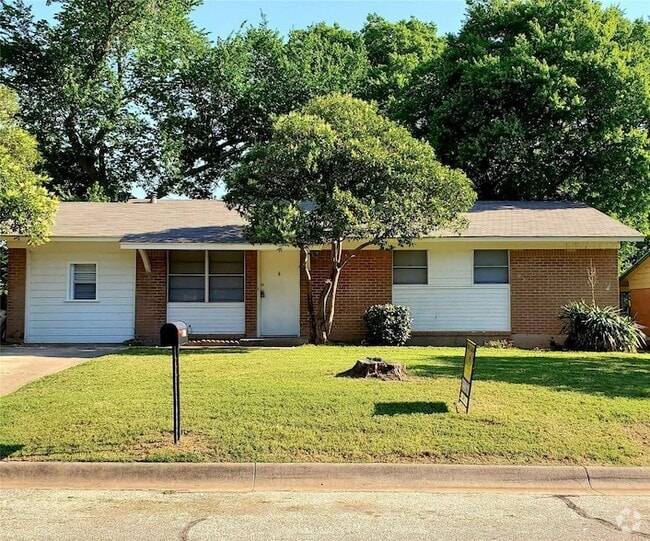 Building Photo - 605 Pershing Dr Rental