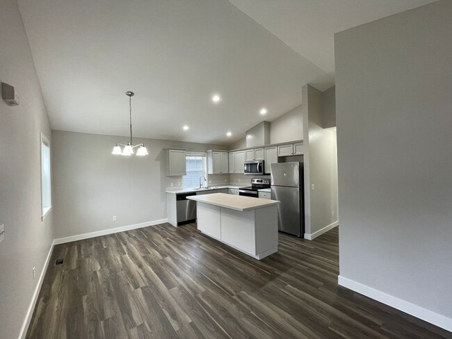 Photo - Kent - Cozy 3 bedroom / 2 bathroom Rambler