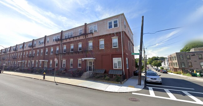 Building Photo - 180 North Beacon St Rental