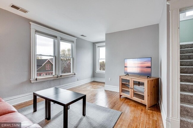 Photo - 1113 26th Ave NE Unidad 2