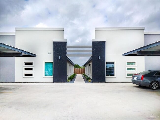 Building Photo - 1001 N Maryland St Unit 2