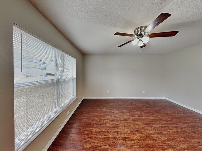 Photo - 3705 N 52nd St