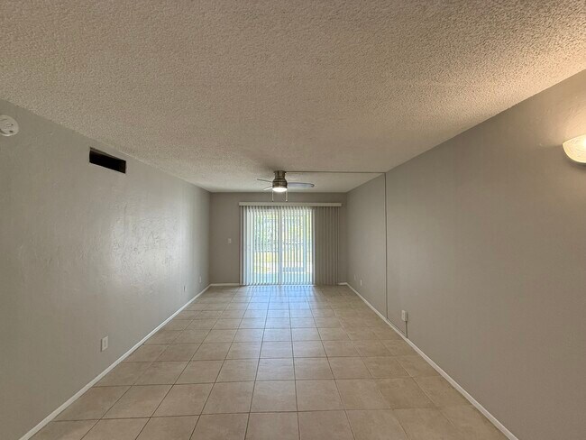 3322 Camelot Dr