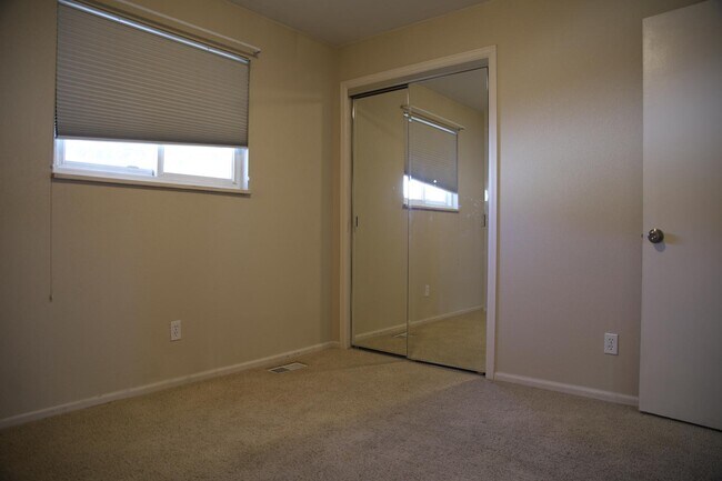 1551 E Costilla Ave