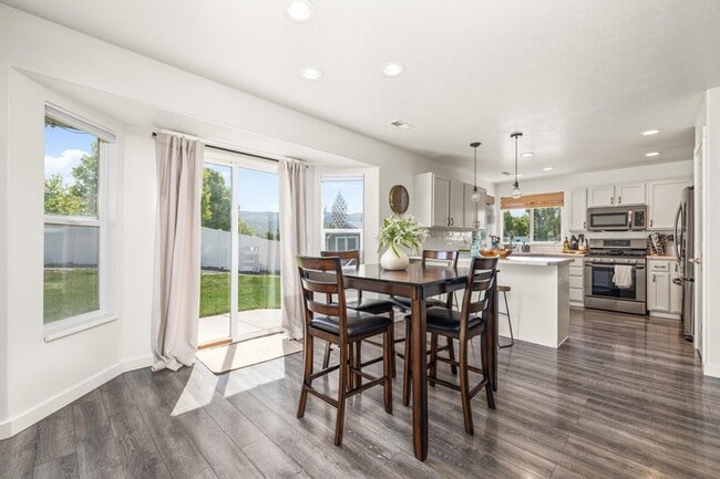 Photo - 702 Durham Dr
