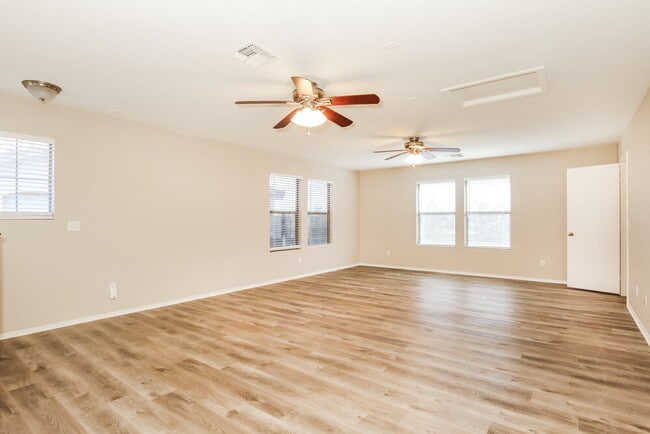 Photo - 1149 E Lowell Ave