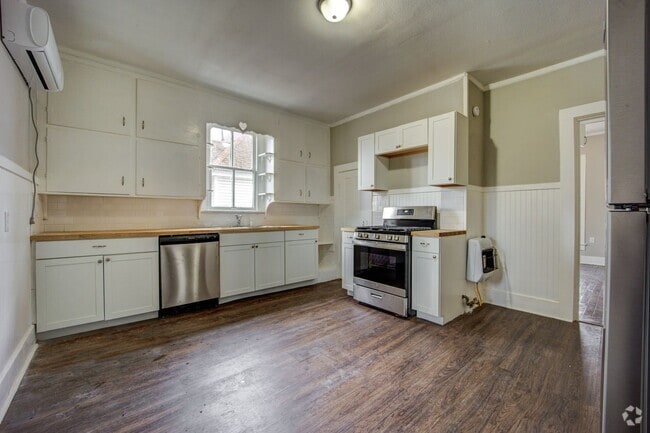 Building Photo - Freshly Updated 4 Bedroom Home