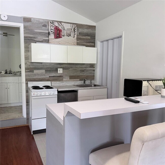 Photo - 2633 NE 32nd St Apartment Unit 1-2