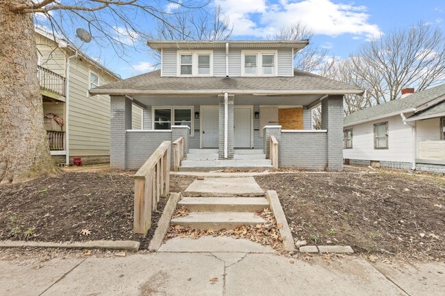 Building Photo - 822 N Bradley Ave Unit 822