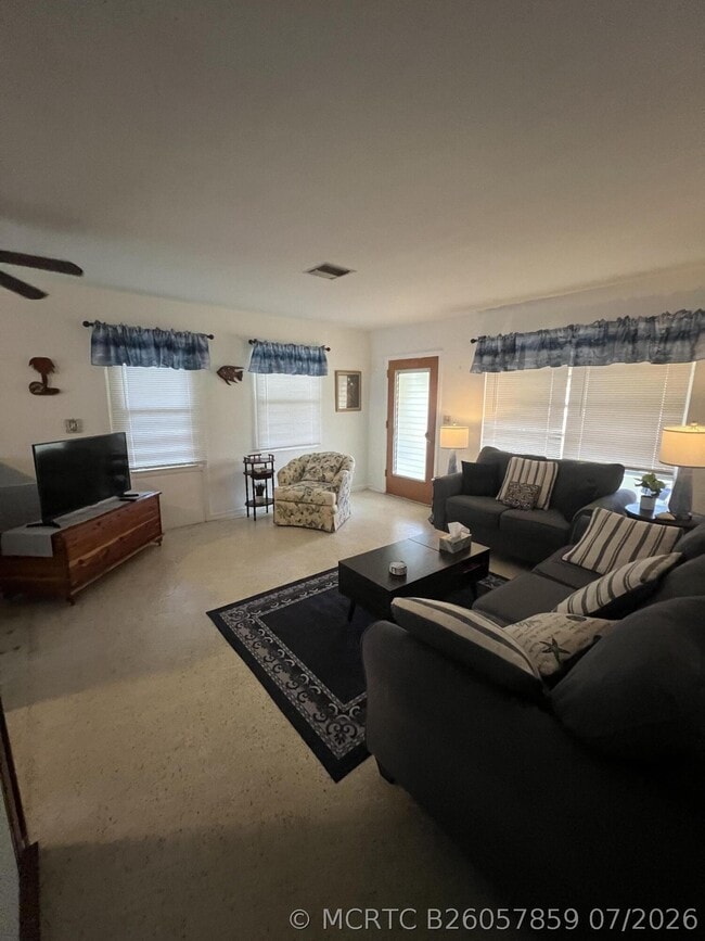 1622 NE Maureen Ct