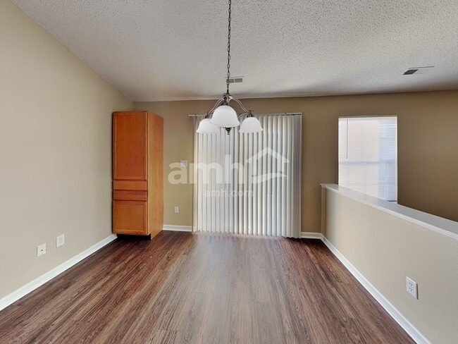 Photo - 1438 Dowell St