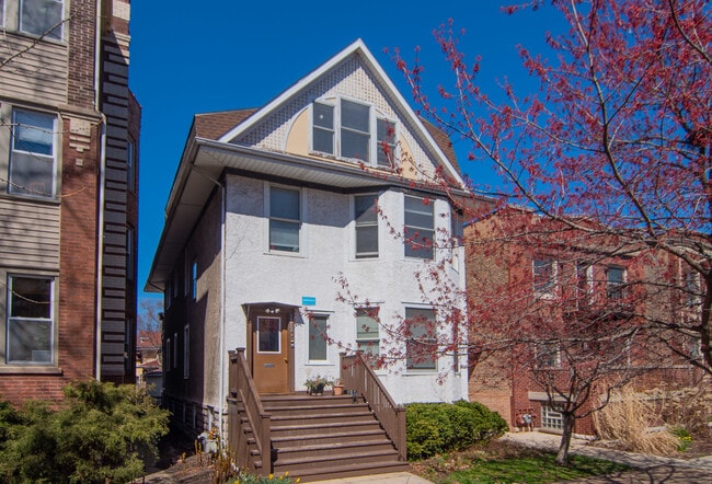 Building Photo - 1252 W Elmdale Ave Unit 1