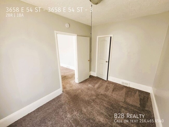 Photo - 3658 E 54th St Unidad 3