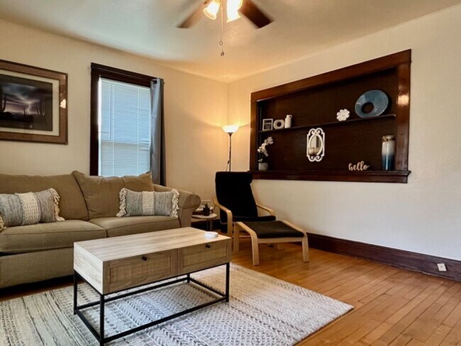 Photo - 2107-2109 University Avenue Unit 2107 University Ave 1