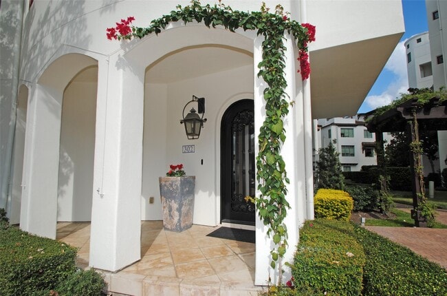 Photo - 302 Calle Sevilla Pl