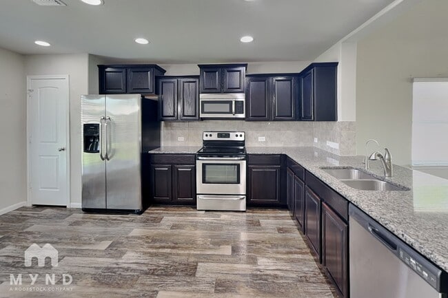 Photo - 717 Pinnacle Dr