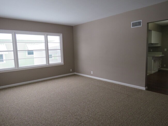 Photo - 4 Bedroom (2 non-egress) / 1 Car Garage lo...
