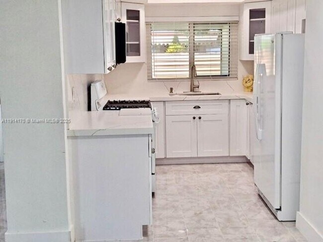 Photo - 7439 Twin Sabal Dr