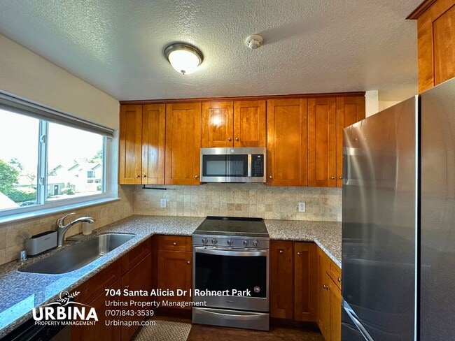 Photo - Stylish Upstairs 2 Bedroom Condo Near SMART Train and Shopping