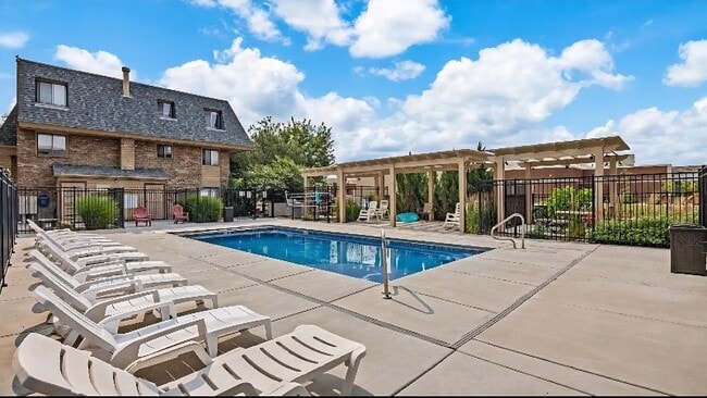 Building Photo - 1140 Walnut Ave