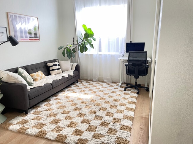 Photo - 4048 Clarewood Way