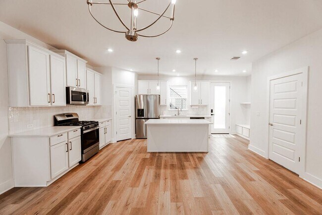 6414 Cowman Wy